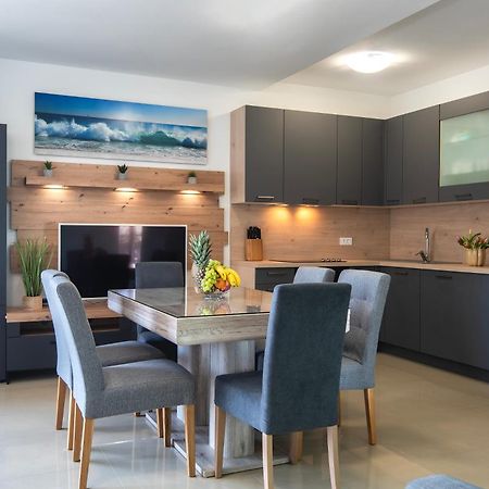 Apartment Klara Pjescana Uvala Exteriör bild